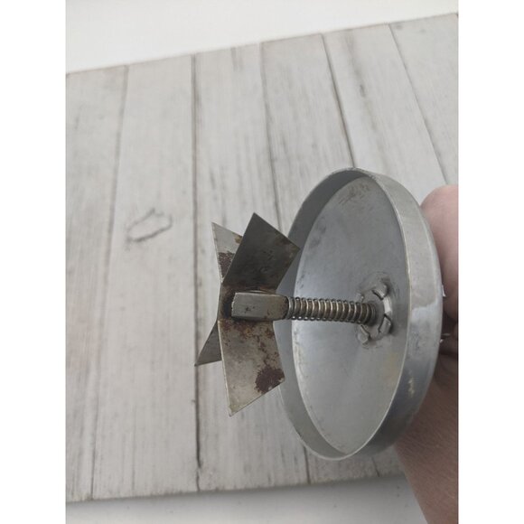 Red Painted Wood Handled Nut Food Chopper Spring No Jar - Picture 6 of 7